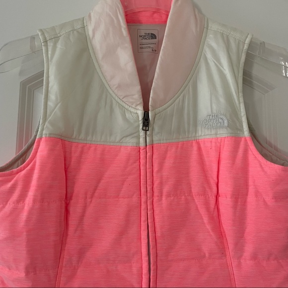 The North Face NWOT Peach Puffer Vest - Picture 7 of 10
